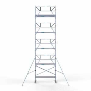 7) Rolsteiger Euroscaffold met enkele Voorloopleuning 0.75 x 2.50 x 10.2 meter werkhoogte tegen de gevel