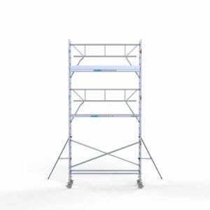 4) Rolsteiger Euroscaffold met enkele Voorloopleuning 0.75 x 3.05 x 7.2 meter werkhoogte tegen de gevel