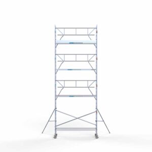 6) Rolsteiger Euroscaffold met enkele Voorloopleuning 0.75 x 3.05 x 9.2 meter werkhoogte tegen de gevel