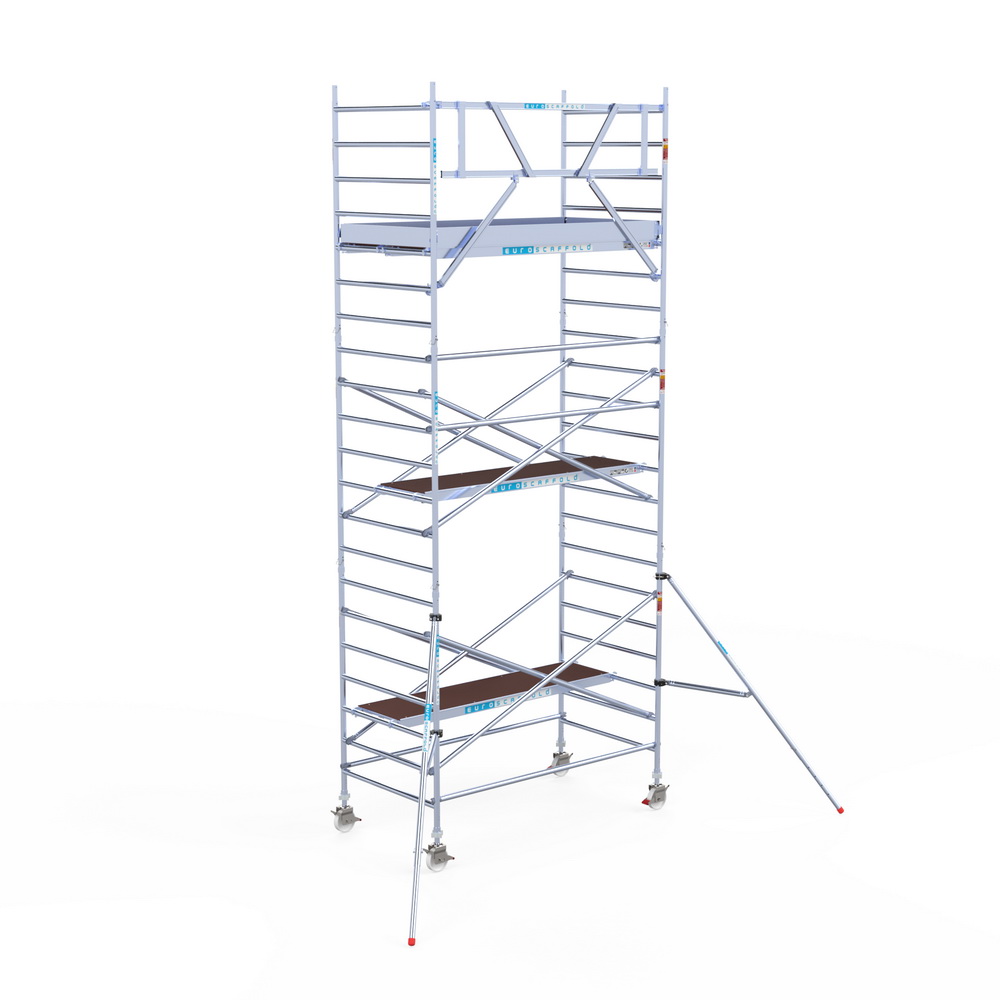 4) Rolsteiger Euroscaffold 1.35 x 2.50 x 7.2m werkhoogte tegen de gevel